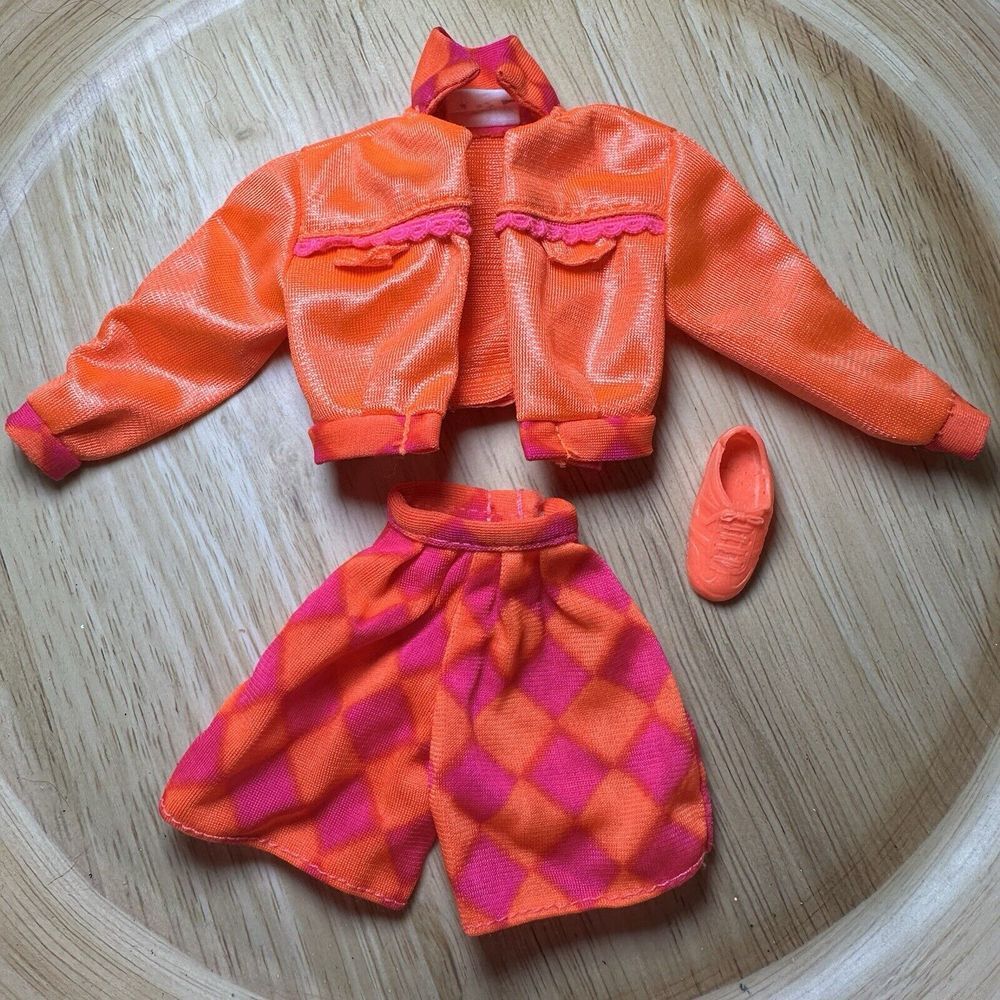 Vintage 1991 Barbie Rollerblade Fashion from‎ 1991-Easy to Dress  2 Pc Outfit